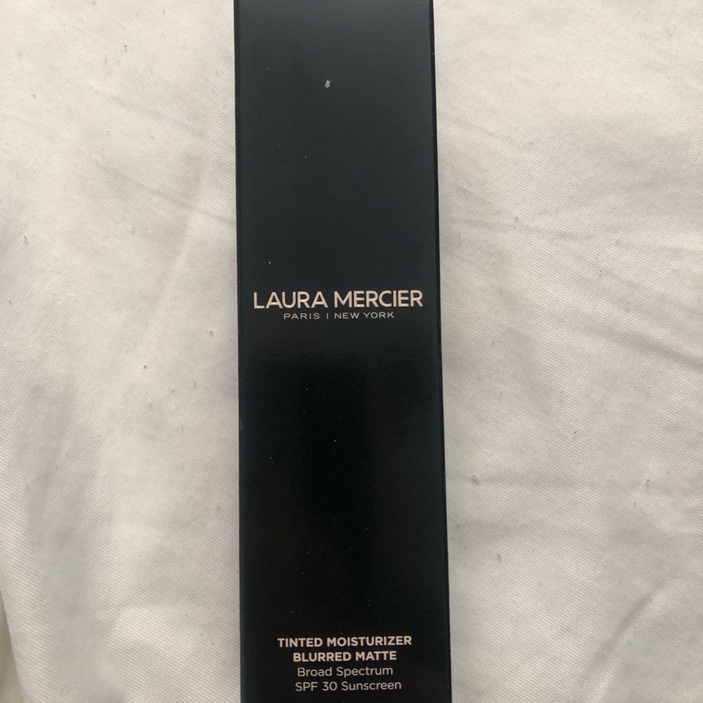 Laura Mercier Blurred Matte in Citrine